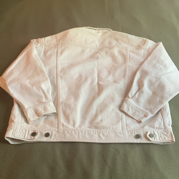 Eddie Bauer cream color denim jacket. Size medium. 100% cotton. Has been washed - Picture 8 of 11